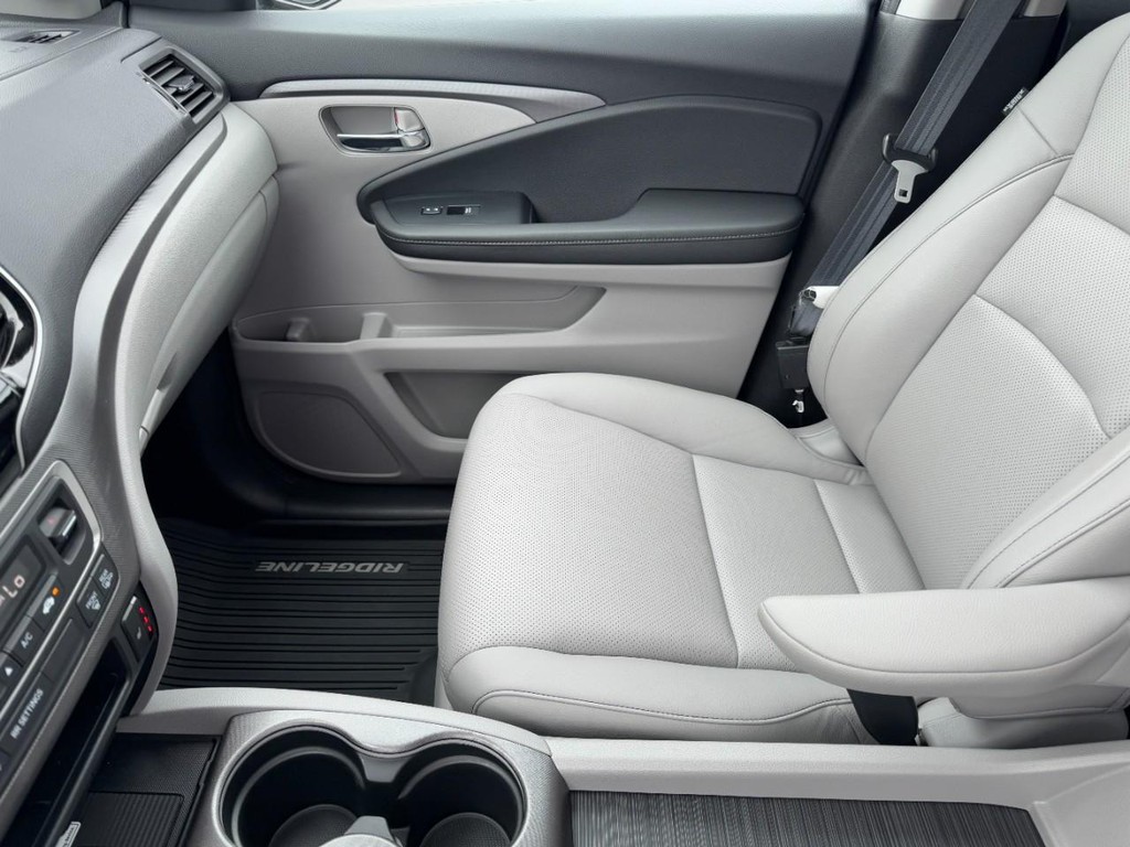 Honda Ridgeline Vehicle Full-screen Gallery Image 14