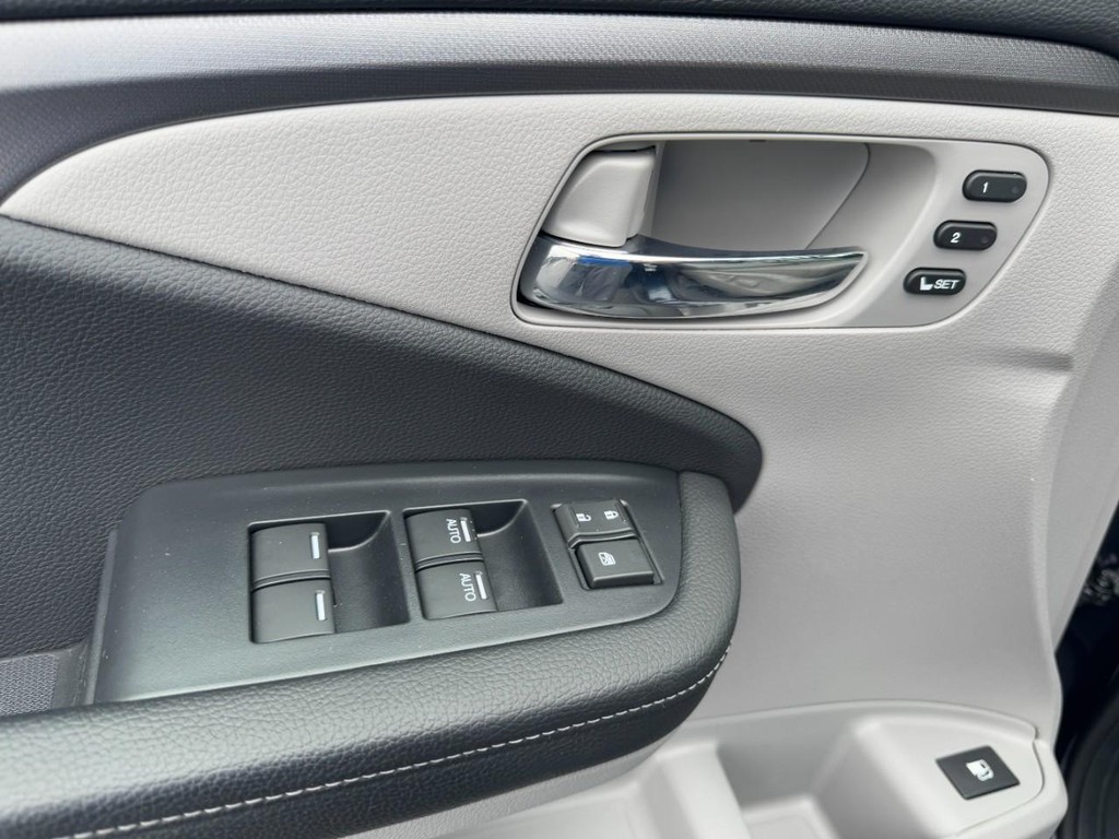 Honda Ridgeline Vehicle Full-screen Gallery Image 16