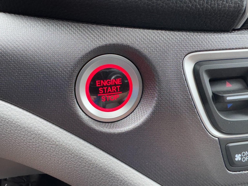 Honda Ridgeline Vehicle Full-screen Gallery Image 24