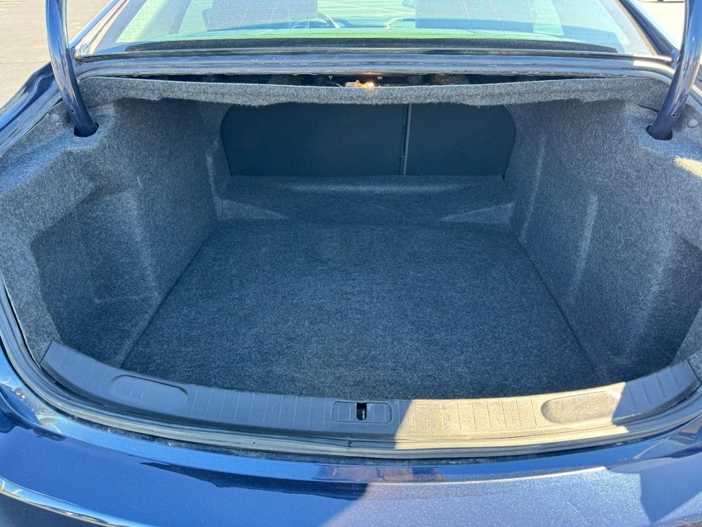 Chevrolet Impala Vehicle Full-screen Gallery Image 06