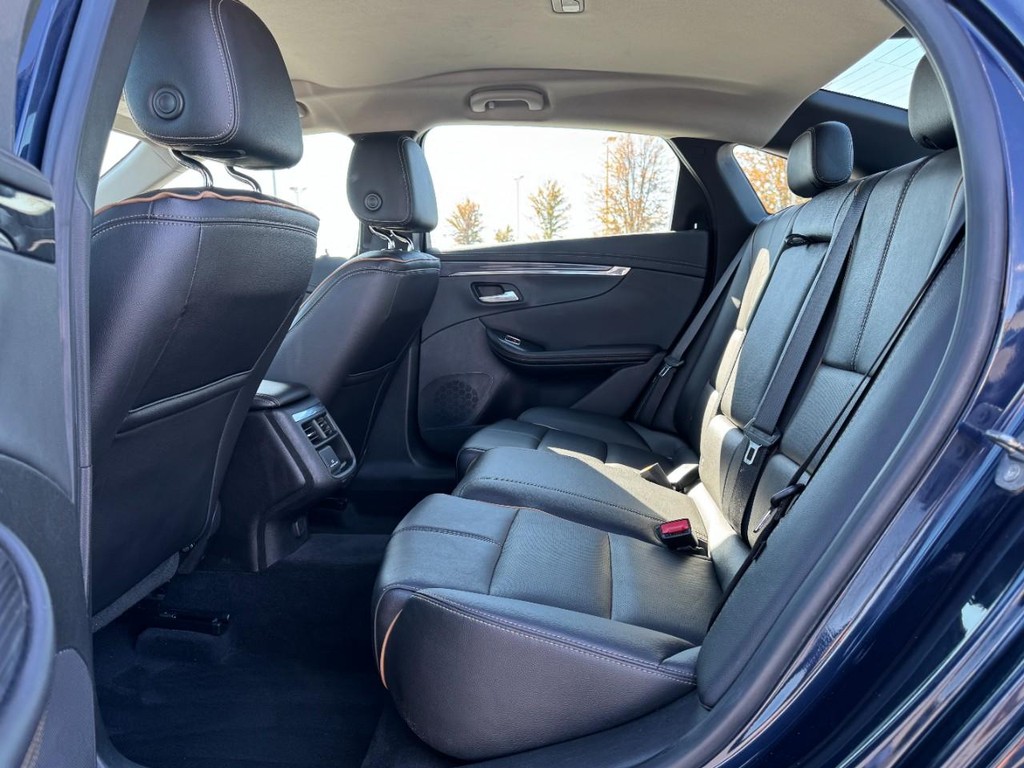 Chevrolet Impala Vehicle Full-screen Gallery Image 10