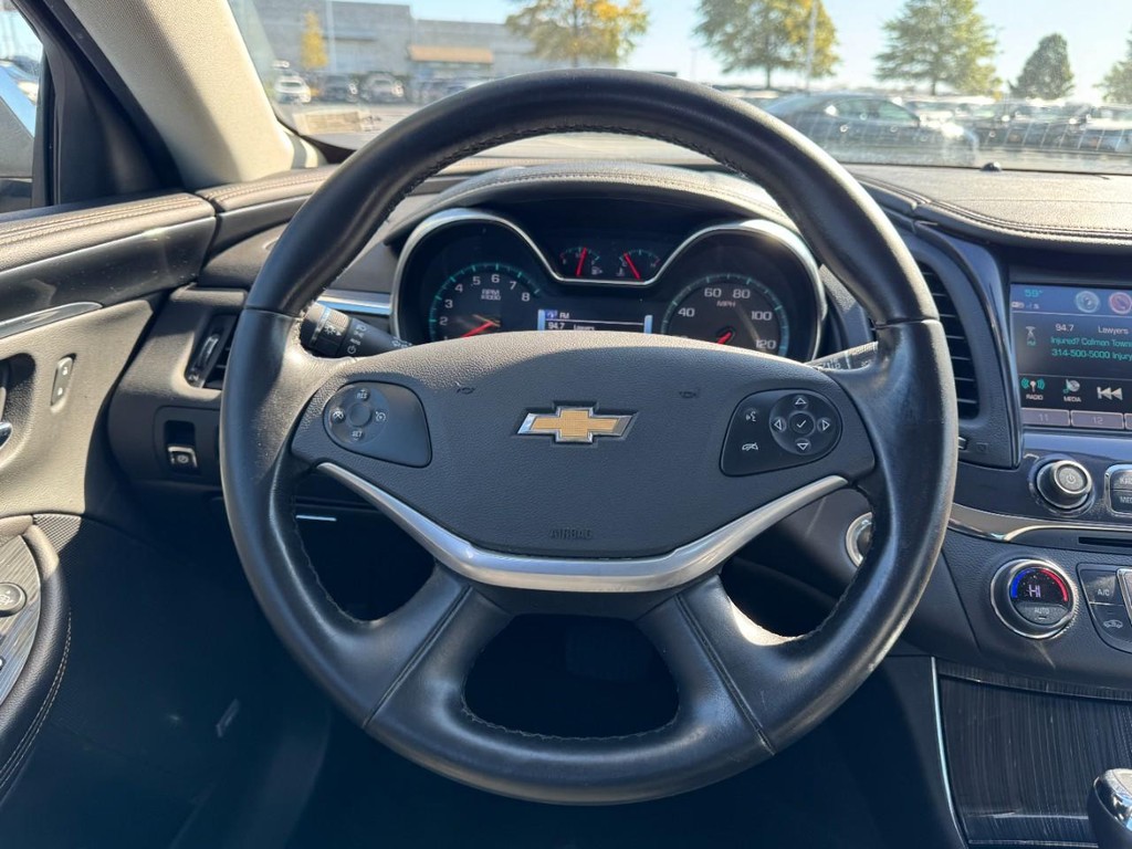 Chevrolet Impala Vehicle Full-screen Gallery Image 12