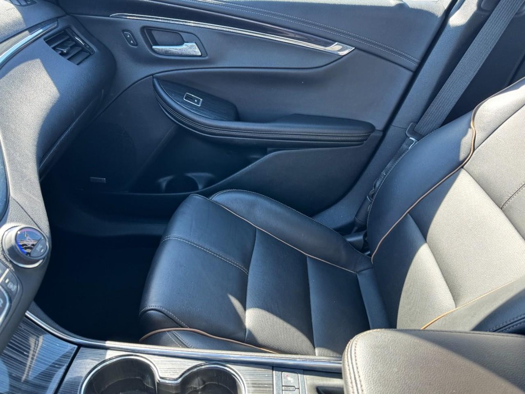 Chevrolet Impala Vehicle Full-screen Gallery Image 13