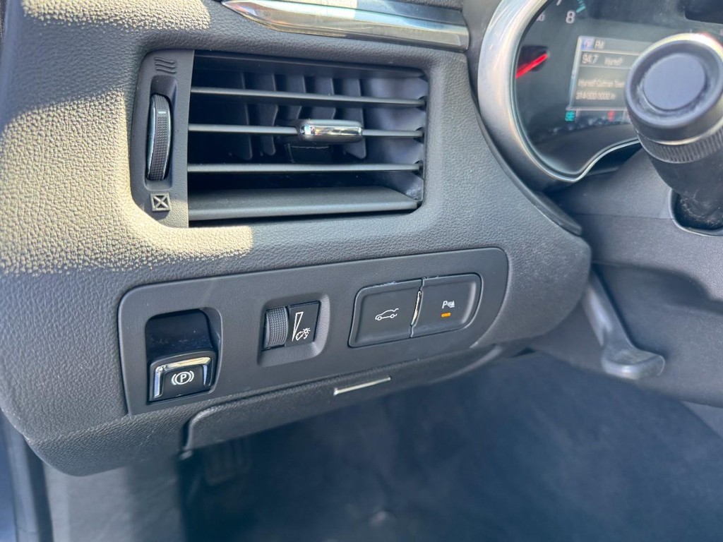 Chevrolet Impala Vehicle Full-screen Gallery Image 16