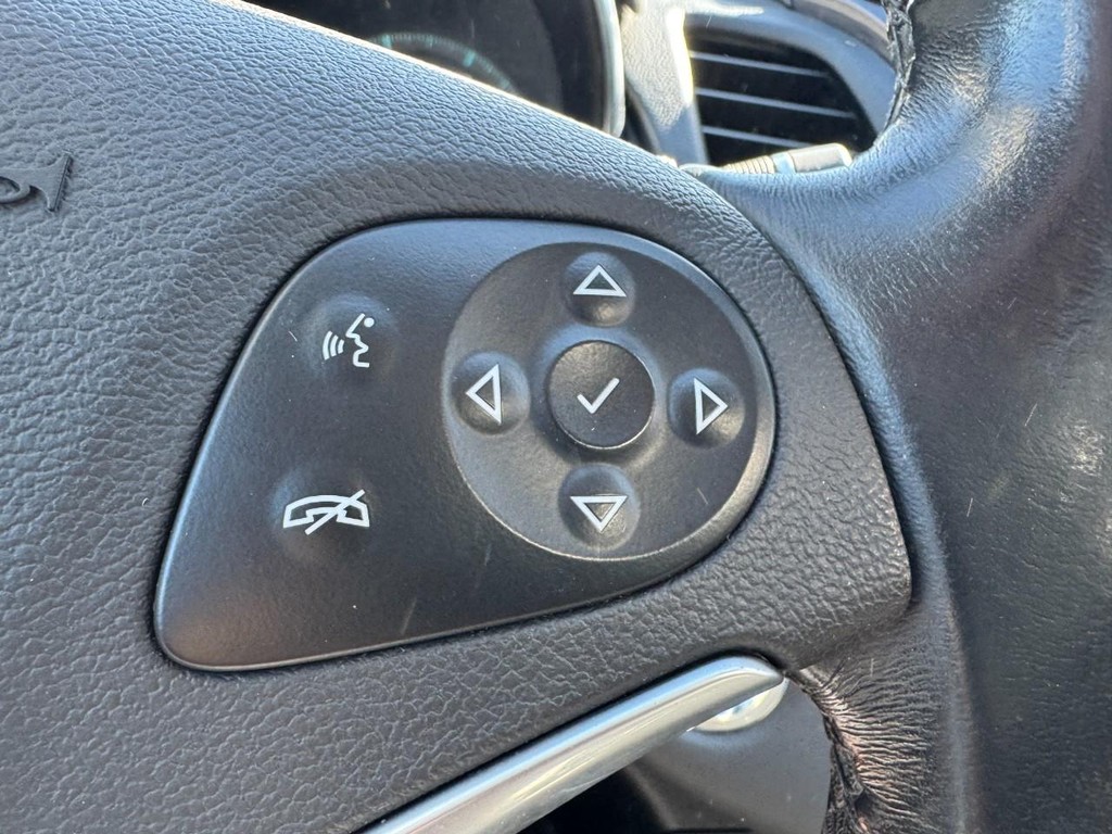 Chevrolet Impala Vehicle Full-screen Gallery Image 18