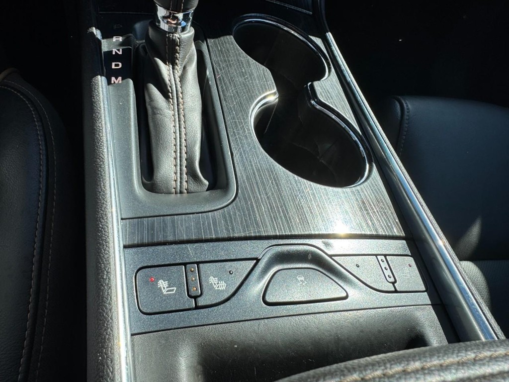 Chevrolet Impala Vehicle Full-screen Gallery Image 19