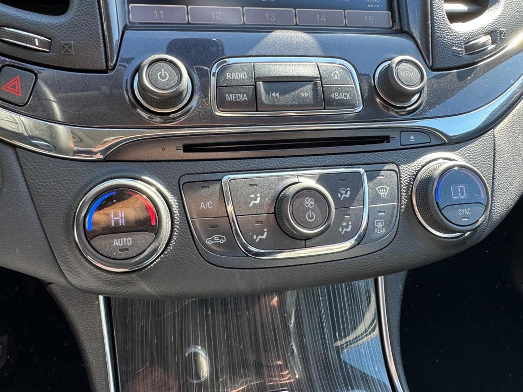 Chevrolet Impala Vehicle Full-screen Gallery Image 20