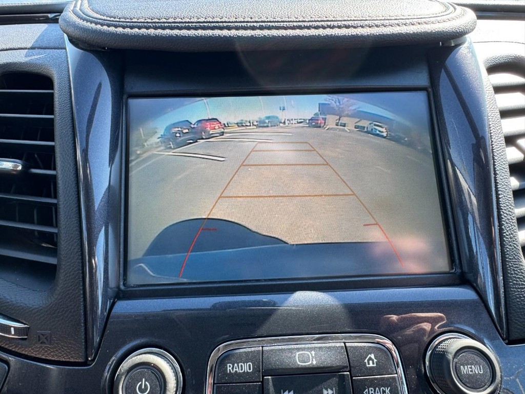 Chevrolet Impala Vehicle Full-screen Gallery Image 23