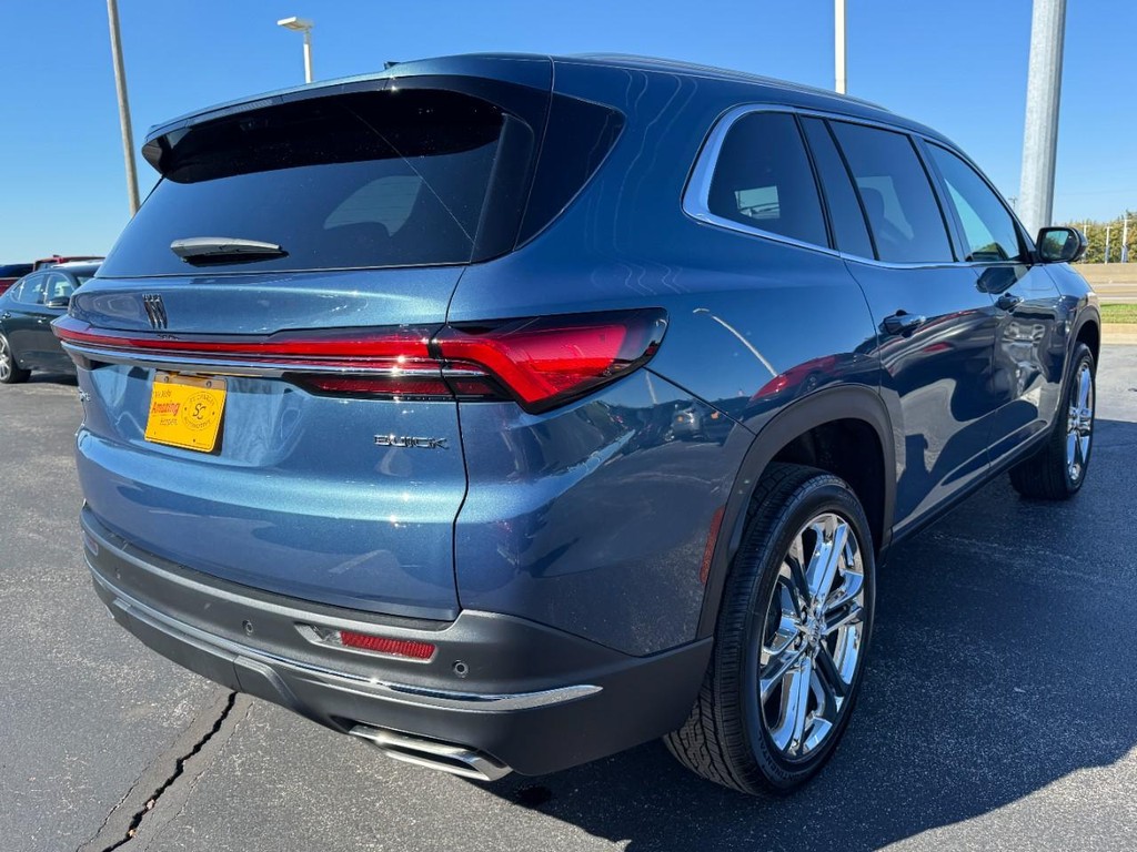 Buick Enclave Vehicle Full-screen Gallery Image 03