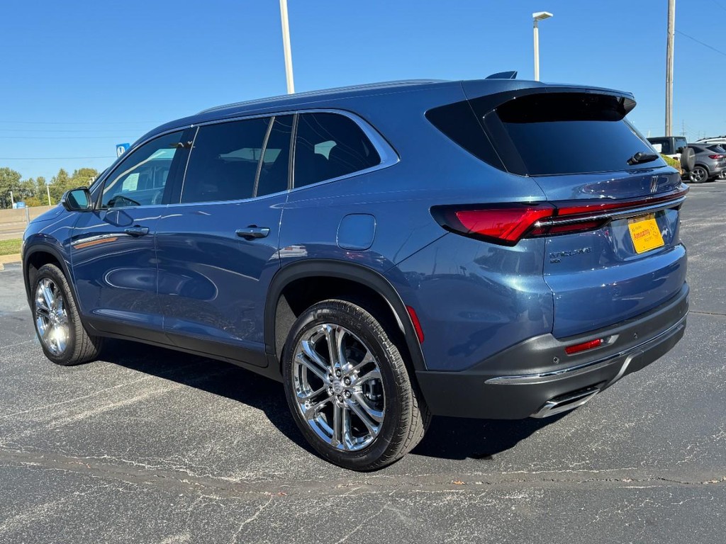 Buick Enclave Vehicle Full-screen Gallery Image 05