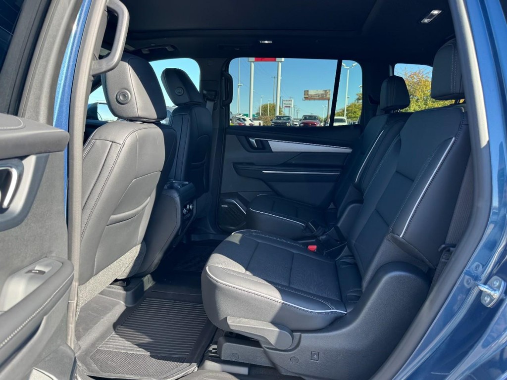 Buick Enclave Vehicle Full-screen Gallery Image 10