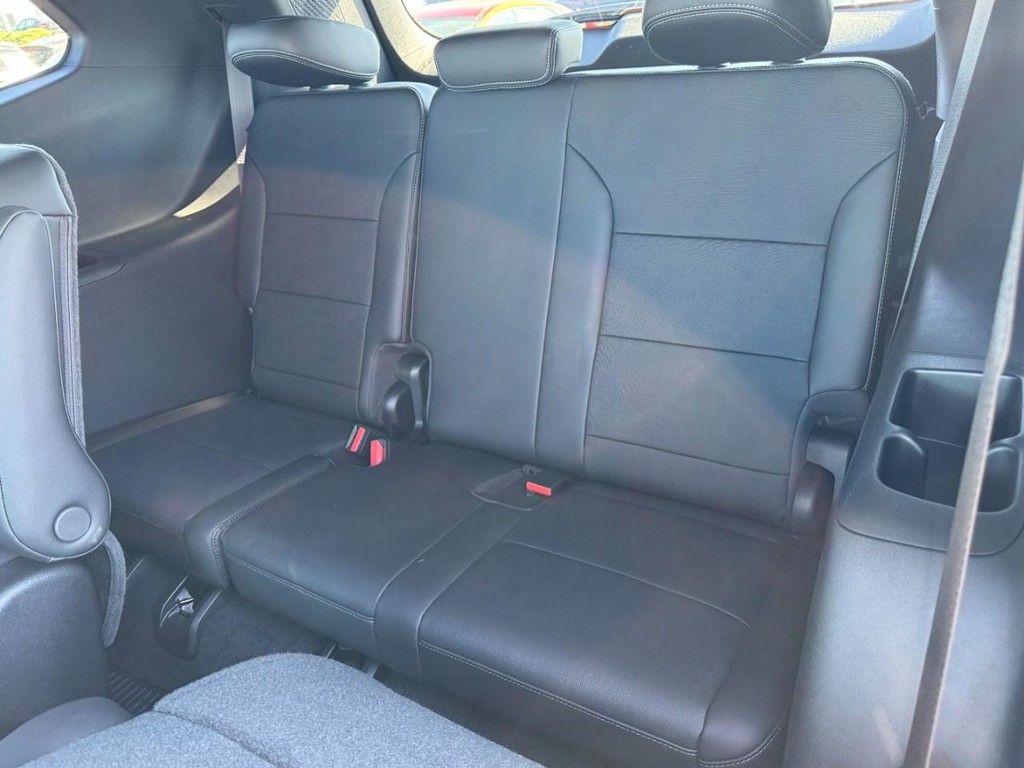 Buick Enclave Vehicle Full-screen Gallery Image 11