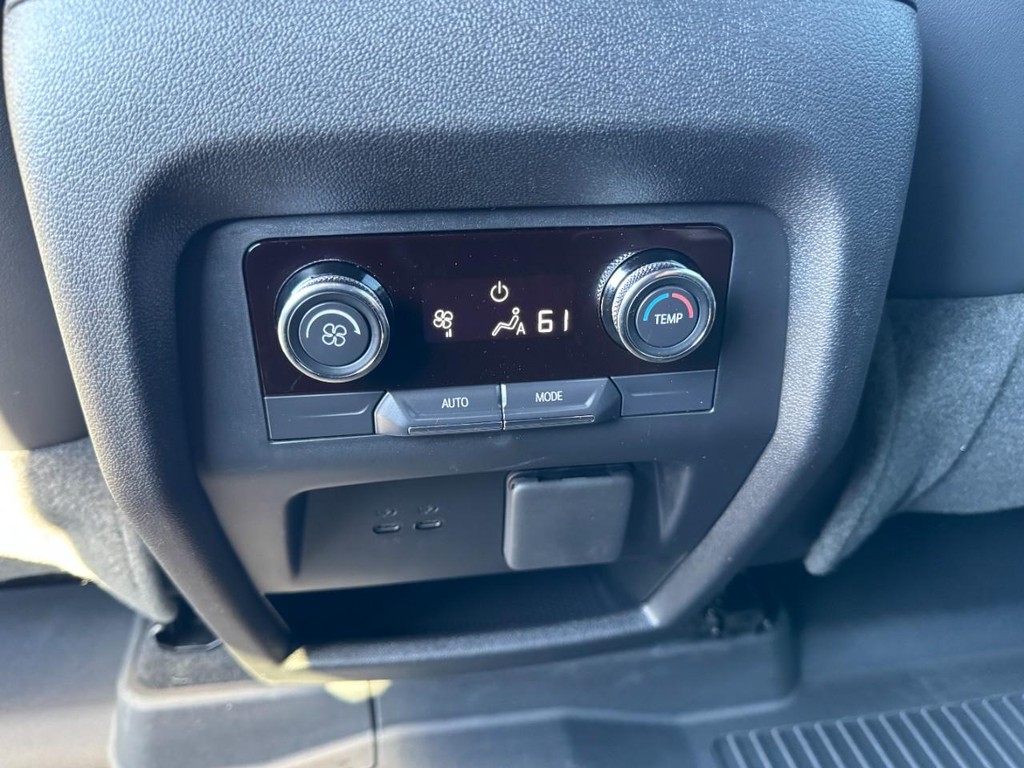 Buick Enclave Vehicle Full-screen Gallery Image 12