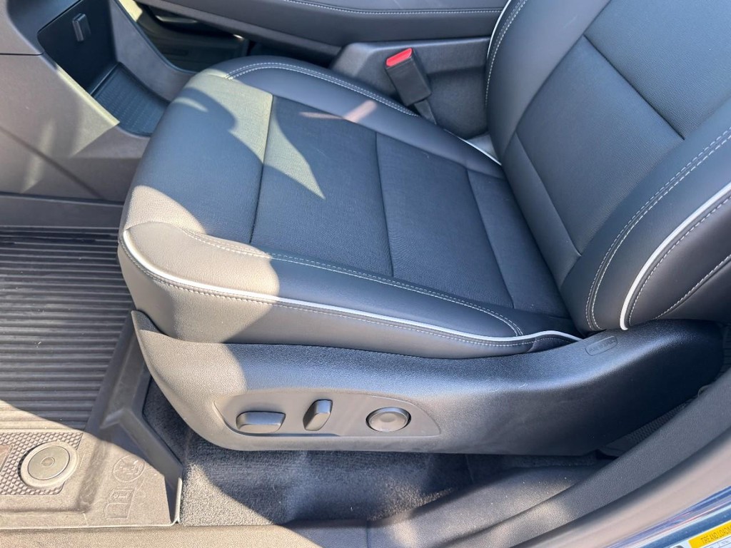 Buick Enclave Vehicle Full-screen Gallery Image 16