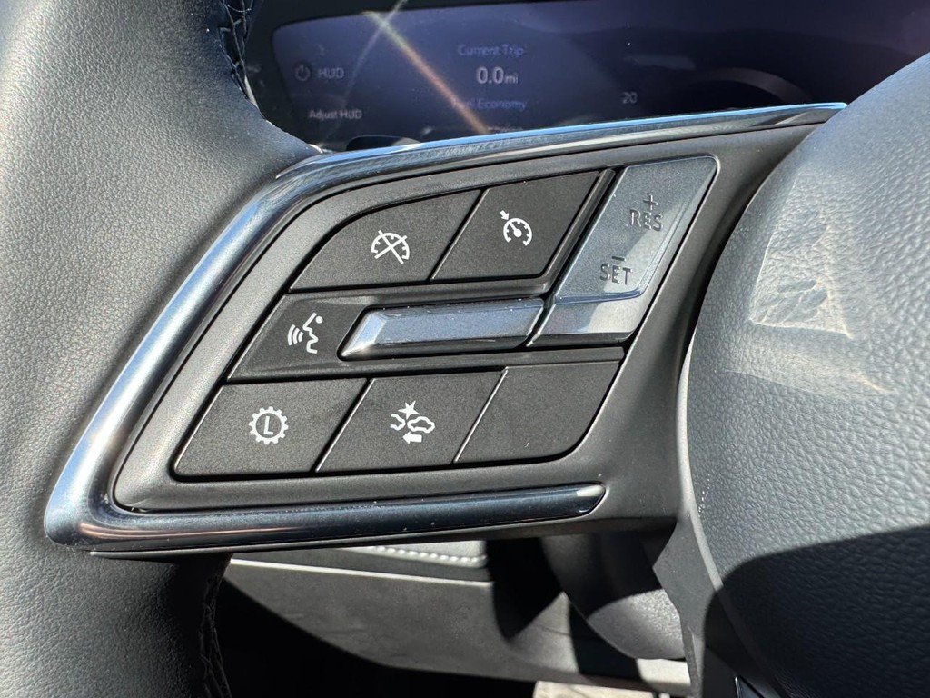 Buick Enclave Vehicle Full-screen Gallery Image 18