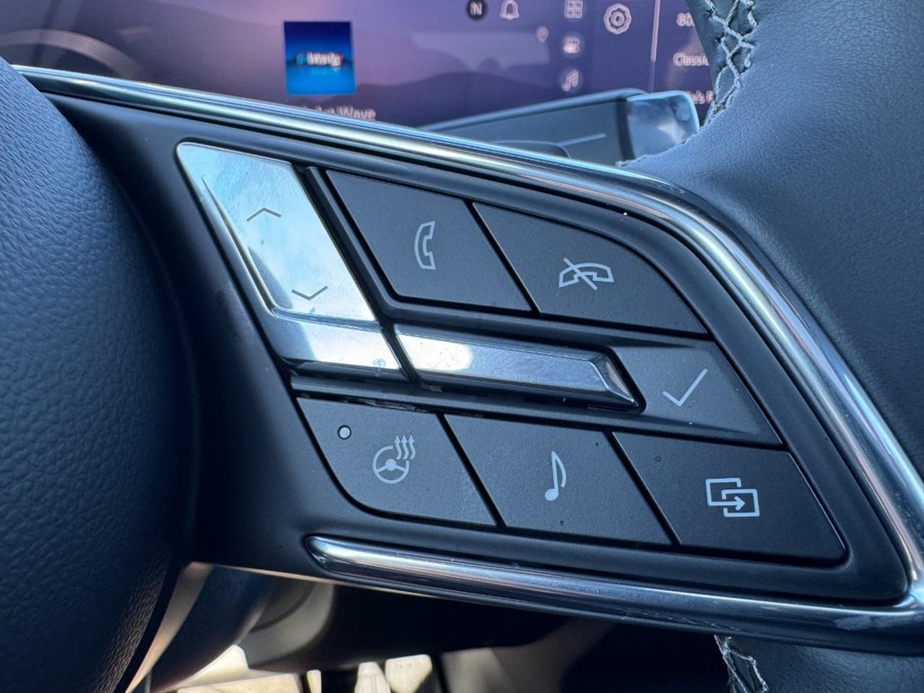 Buick Enclave Vehicle Full-screen Gallery Image 19