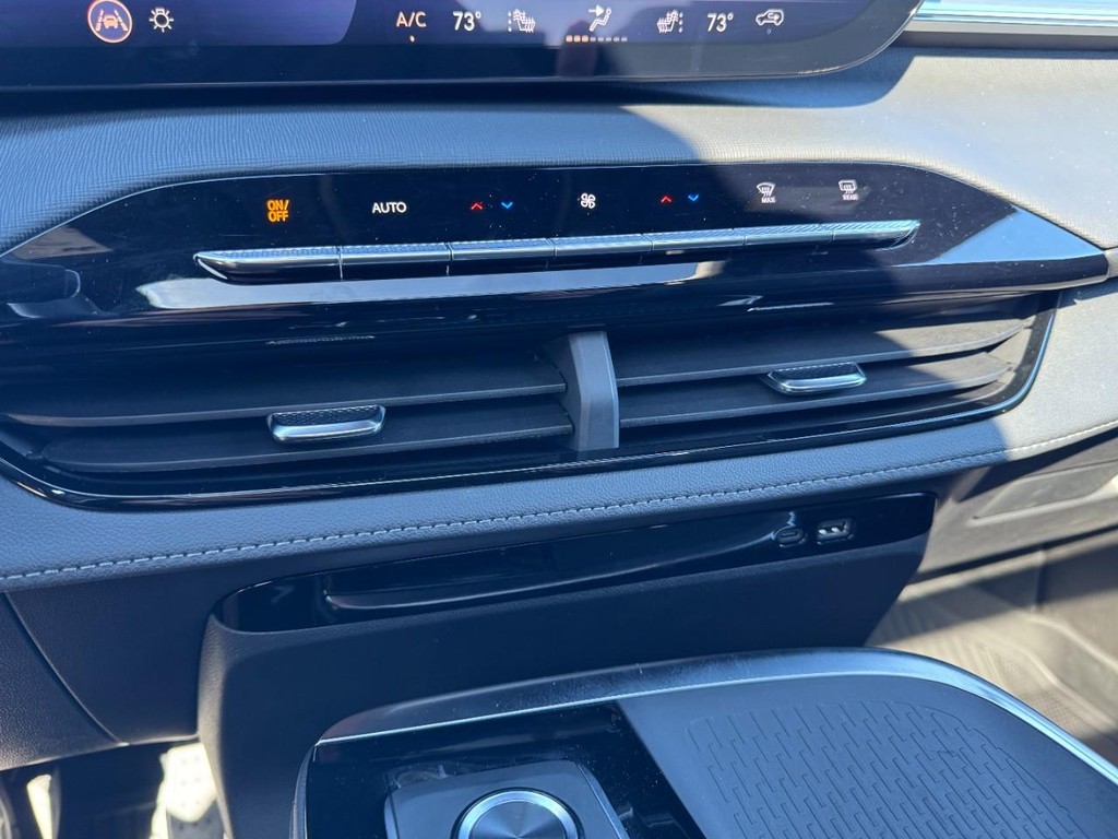 Buick Enclave Vehicle Full-screen Gallery Image 20