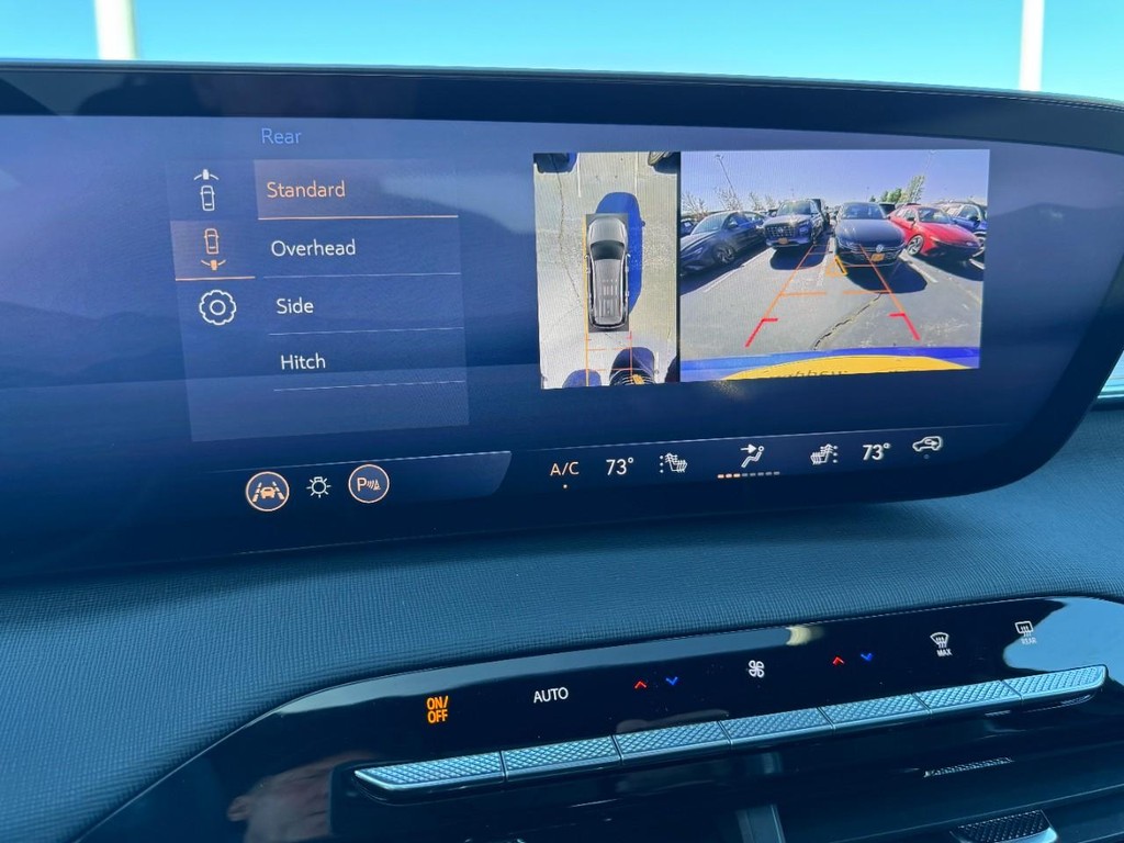 Buick Enclave Vehicle Full-screen Gallery Image 23