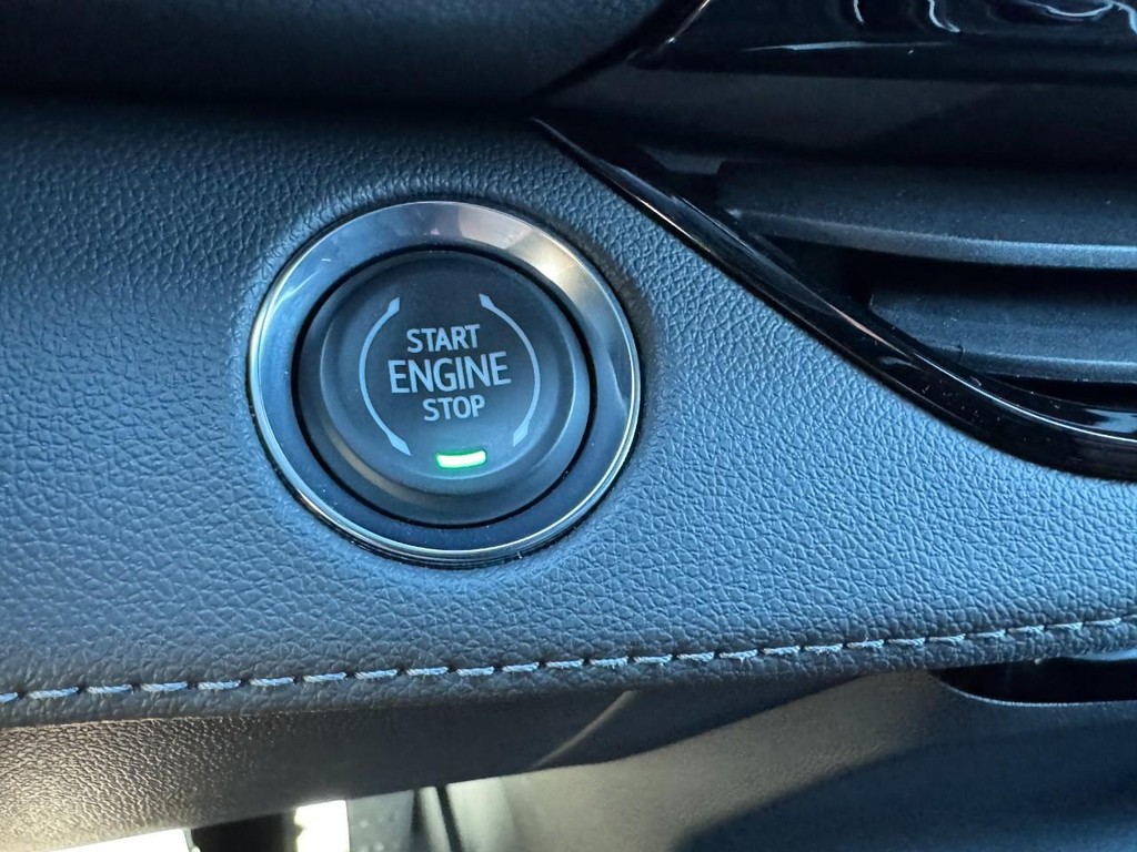 Buick Enclave Vehicle Full-screen Gallery Image 24