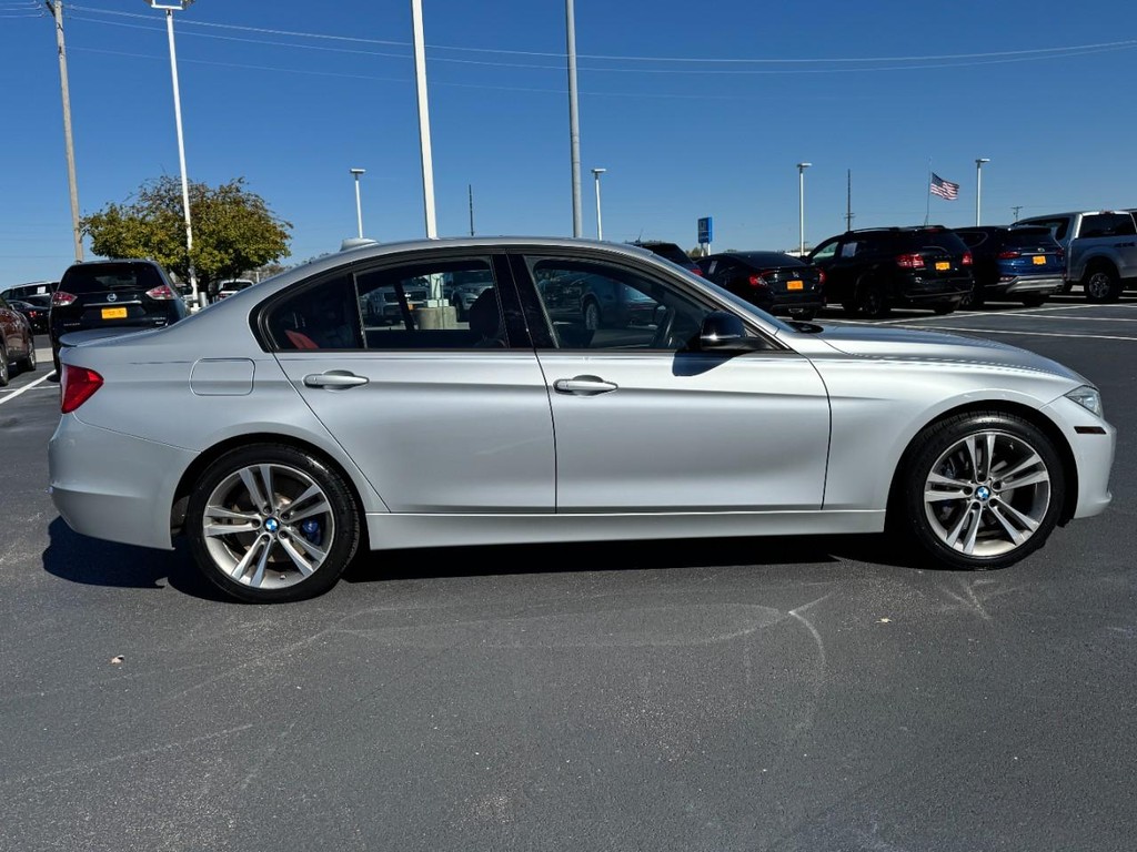 BMW 3 Series Vehicle Full-screen Gallery Image 02