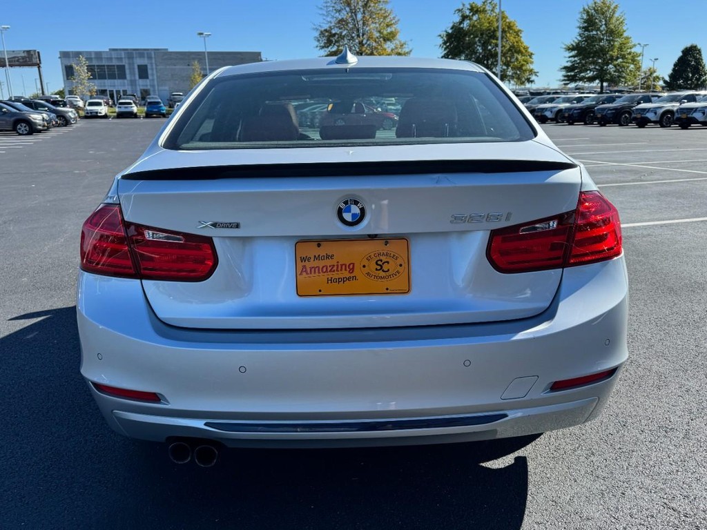 BMW 3 Series Vehicle Full-screen Gallery Image 04