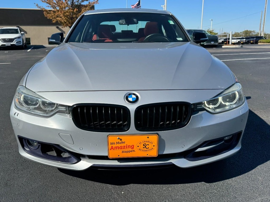 BMW 3 Series Vehicle Full-screen Gallery Image 09