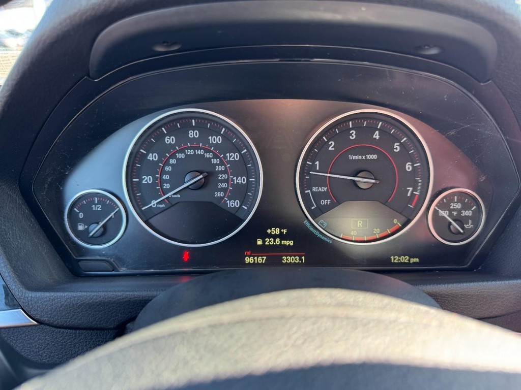 BMW 3 Series Vehicle Full-screen Gallery Image 26