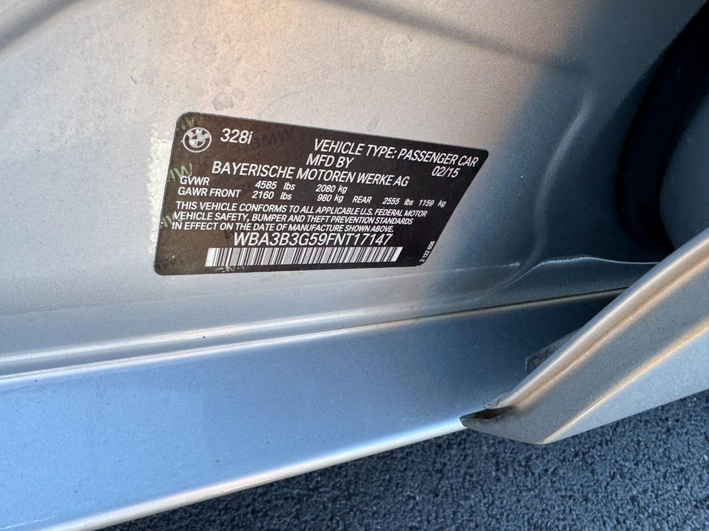 BMW 3 Series Vehicle Full-screen Gallery Image 27