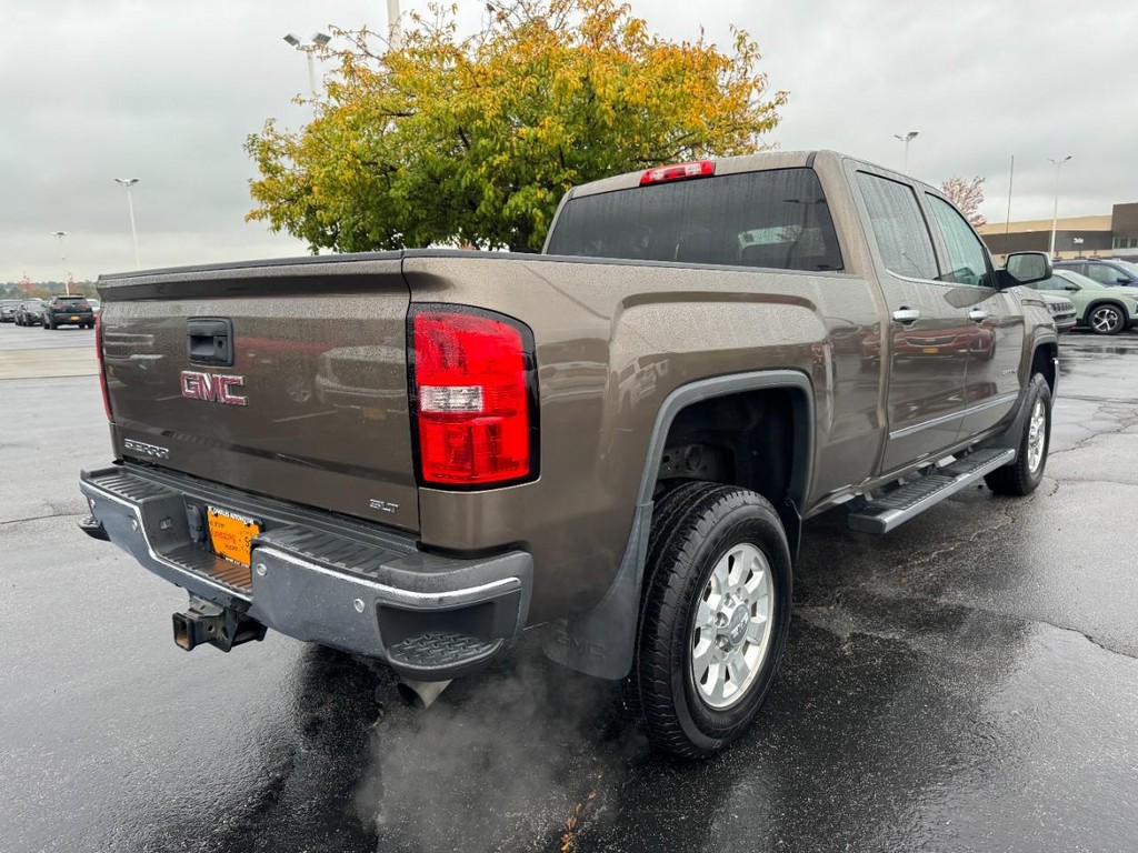 GMC Sierra 2500HD Vehicle Full-screen Gallery Image 03