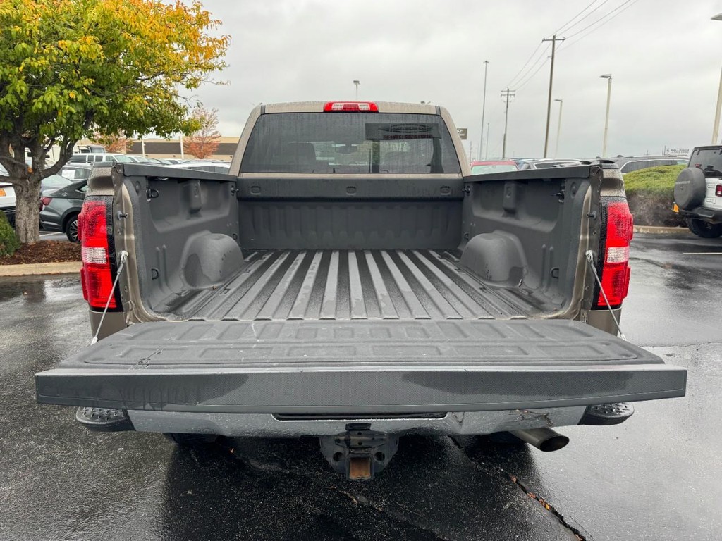 GMC Sierra 2500HD Vehicle Full-screen Gallery Image 06