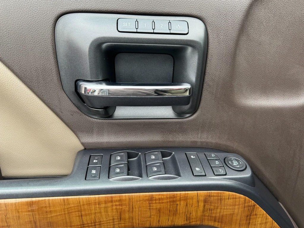 GMC Sierra 2500HD Vehicle Full-screen Gallery Image 15