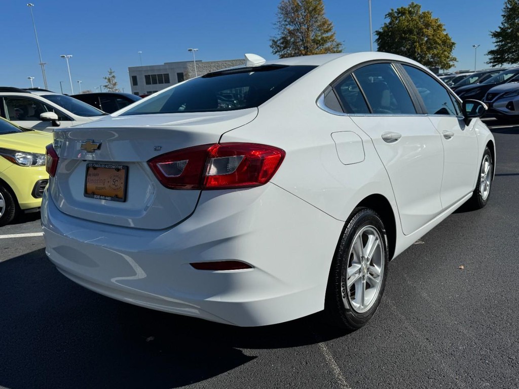 Chevrolet Cruze Vehicle Full-screen Gallery Image 03