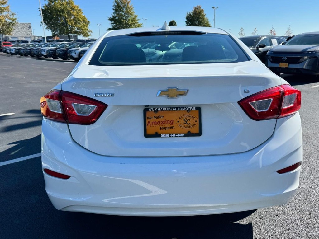 Chevrolet Cruze Vehicle Full-screen Gallery Image 04