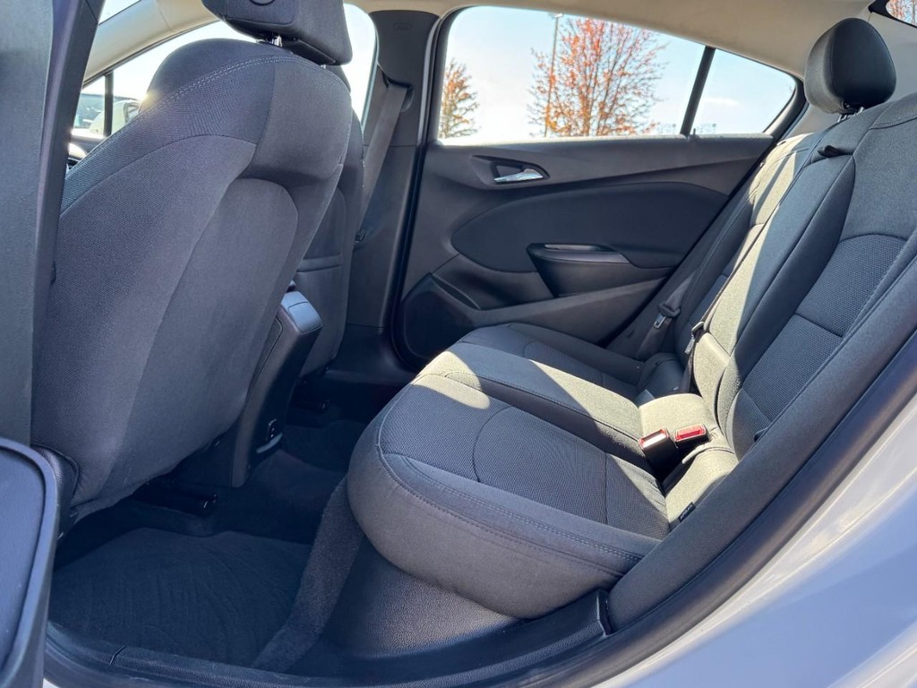 Chevrolet Cruze Vehicle Full-screen Gallery Image 10