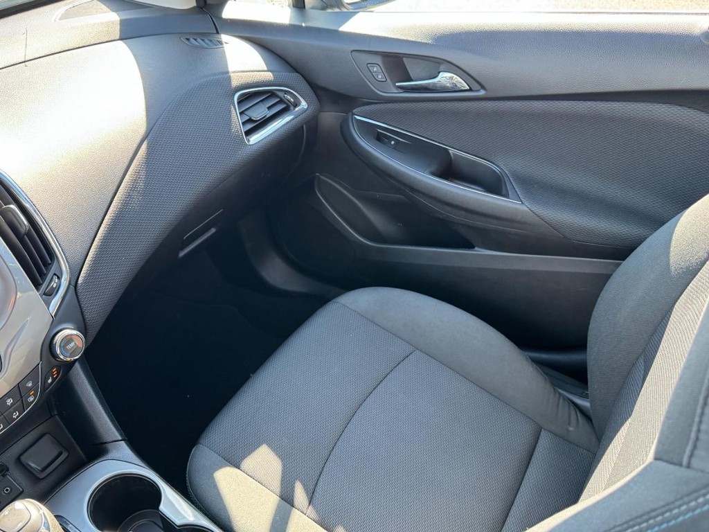 Chevrolet Cruze Vehicle Full-screen Gallery Image 13