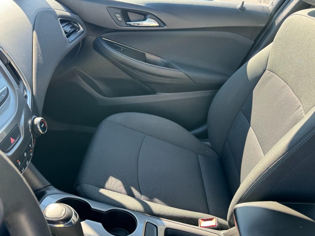 Chevrolet Cruze Vehicle Full-screen Gallery Image 14