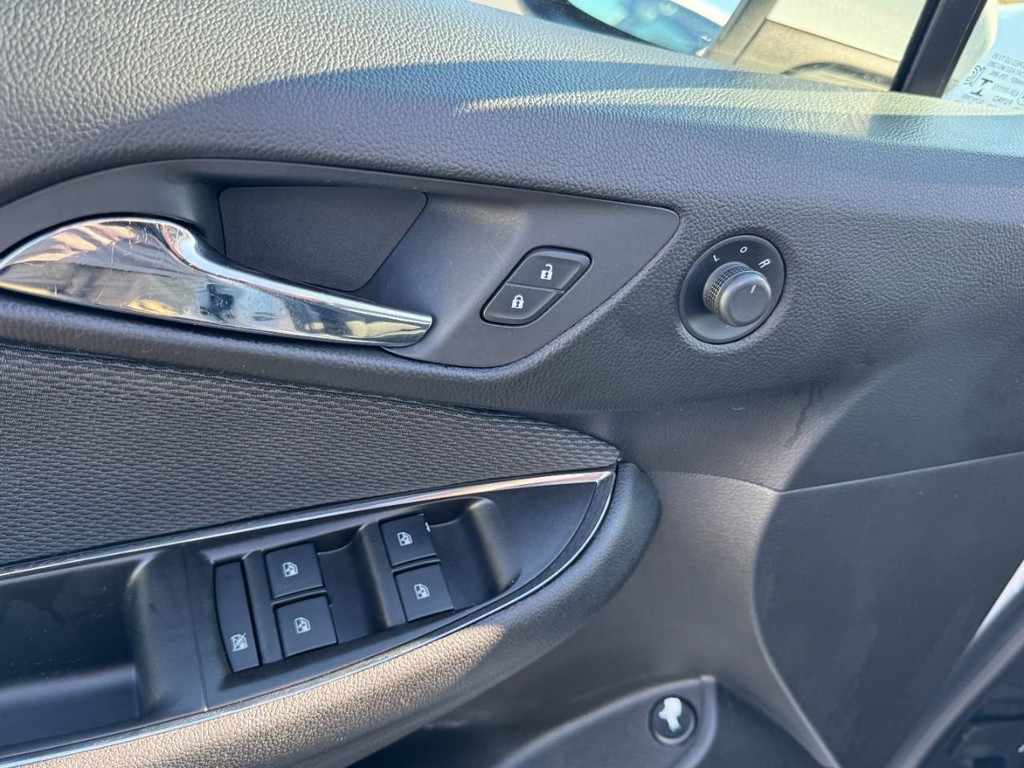 Chevrolet Cruze Vehicle Full-screen Gallery Image 16