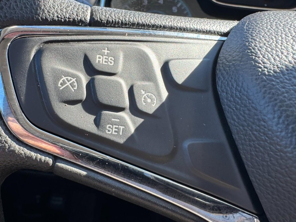 Chevrolet Cruze Vehicle Full-screen Gallery Image 17