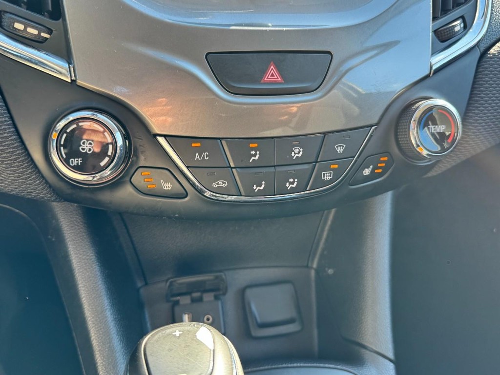 Chevrolet Cruze Vehicle Full-screen Gallery Image 19