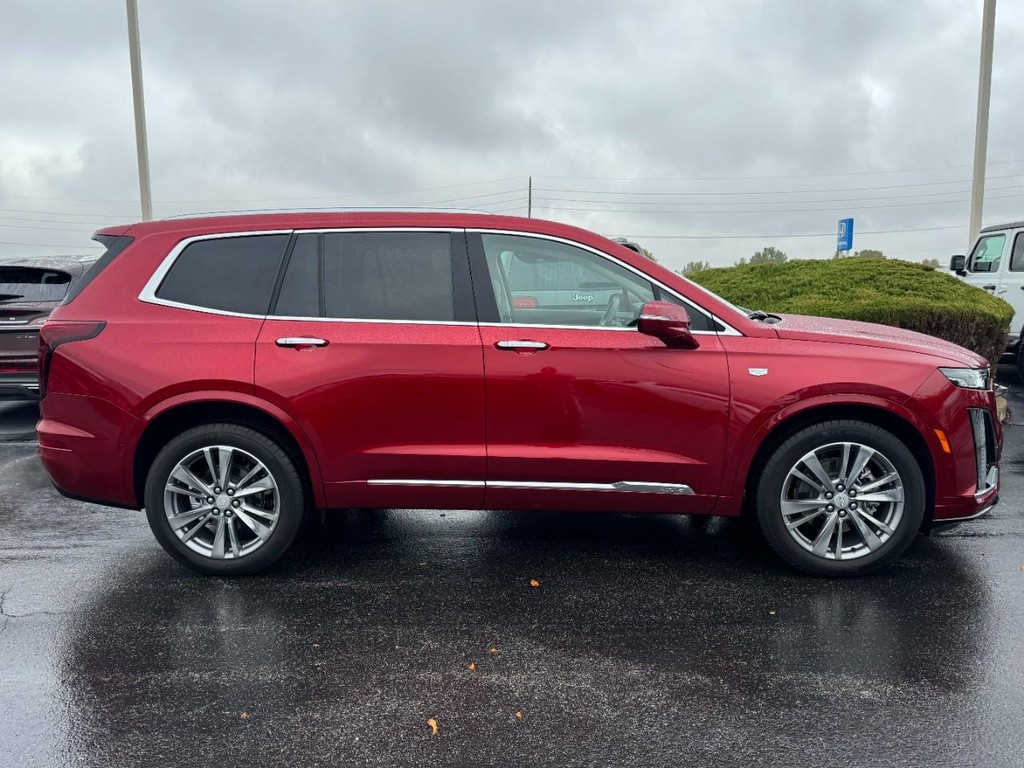 Cadillac XT6 Vehicle Full-screen Gallery Image 02