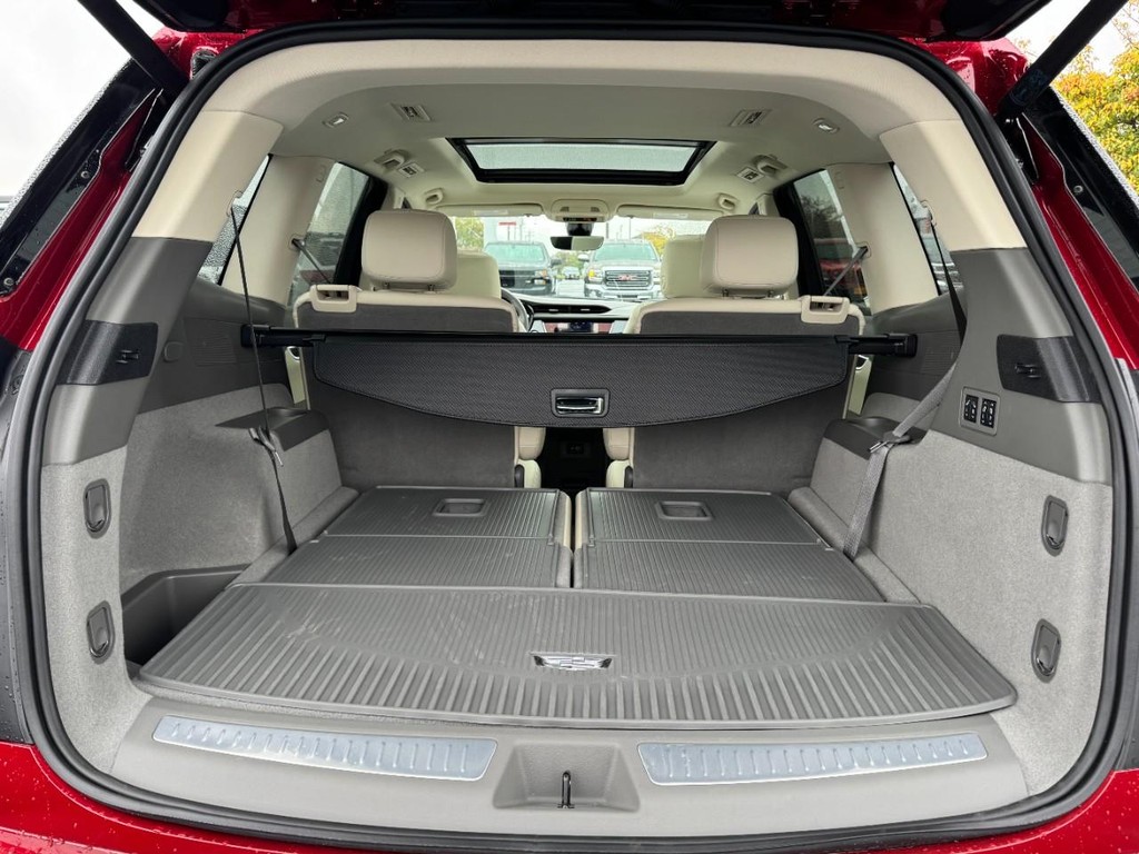 Cadillac XT6 Vehicle Full-screen Gallery Image 06