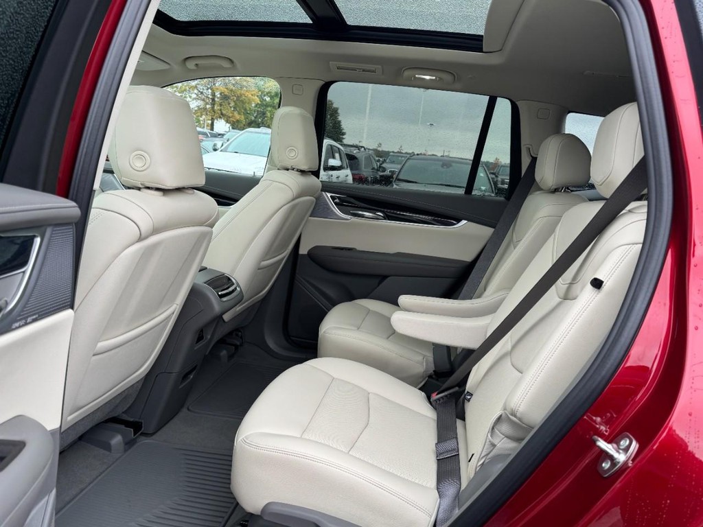 Cadillac XT6 Vehicle Full-screen Gallery Image 10