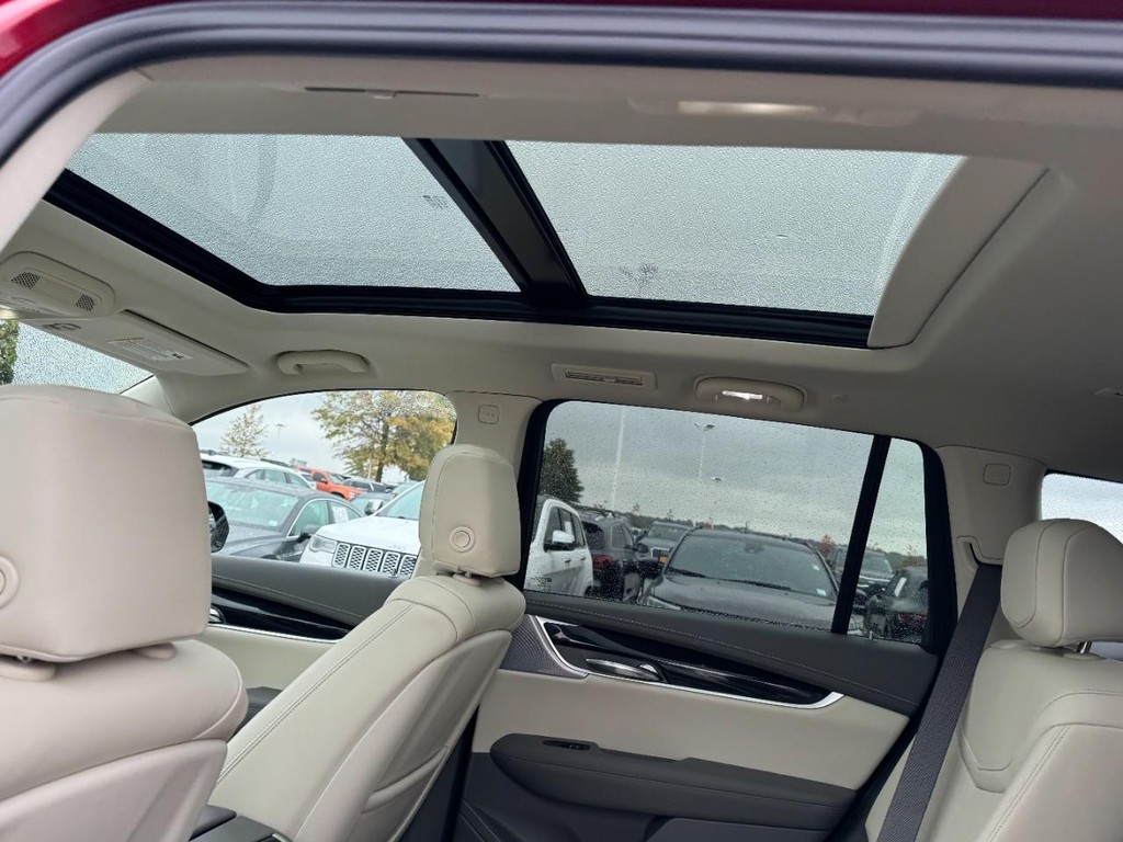 Cadillac XT6 Vehicle Full-screen Gallery Image 11