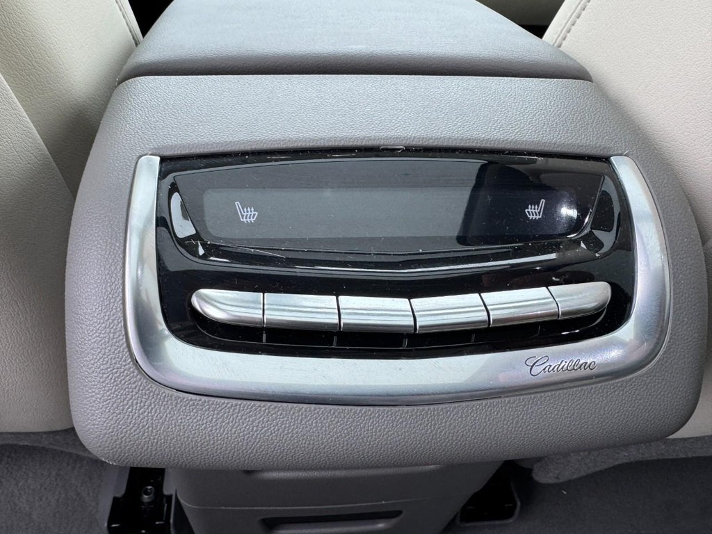 Cadillac XT6 Vehicle Full-screen Gallery Image 12