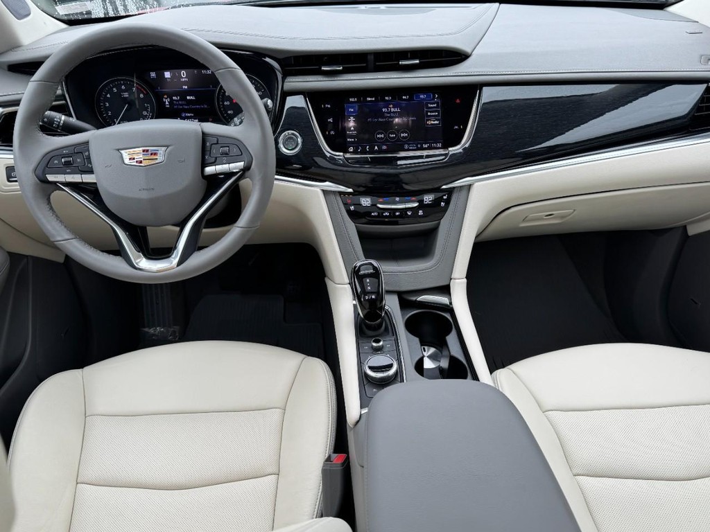 Cadillac XT6 Vehicle Full-screen Gallery Image 13