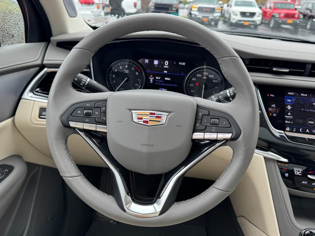 Cadillac XT6 Vehicle Full-screen Gallery Image 14