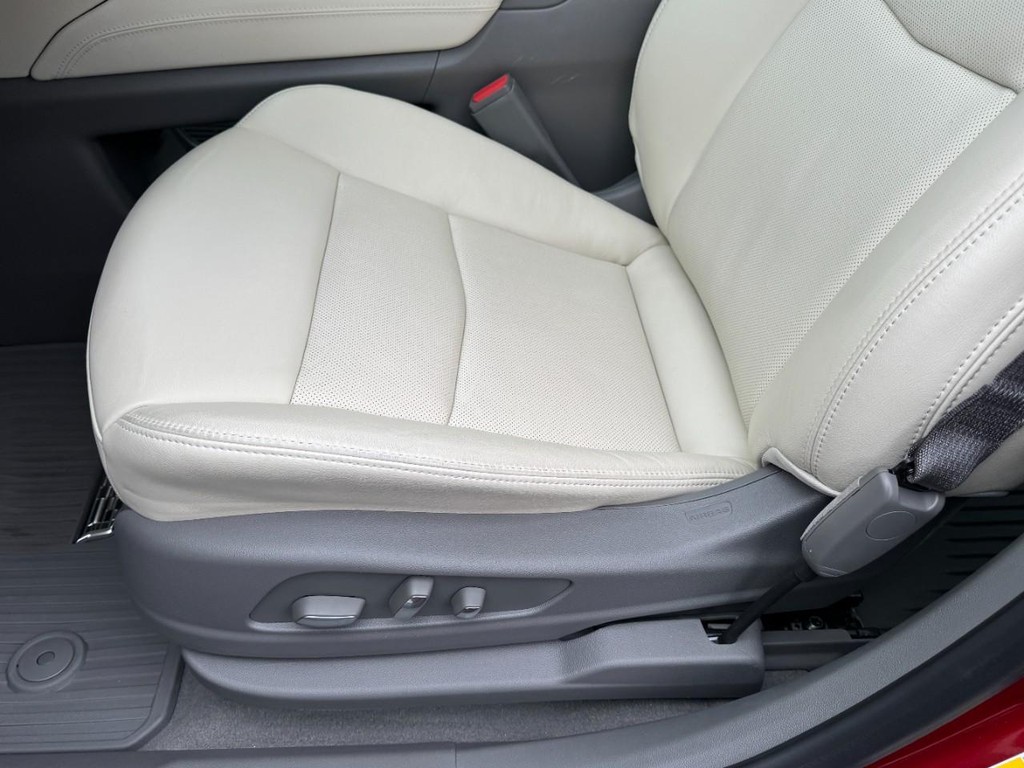 Cadillac XT6 Vehicle Full-screen Gallery Image 16