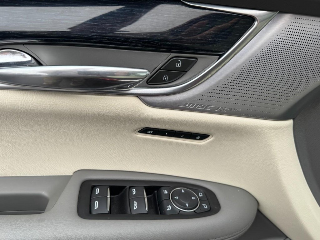 Cadillac XT6 Vehicle Full-screen Gallery Image 17