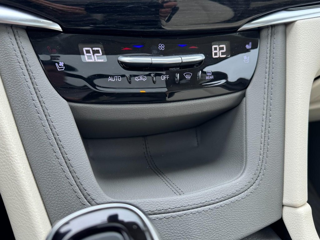 Cadillac XT6 Vehicle Full-screen Gallery Image 20