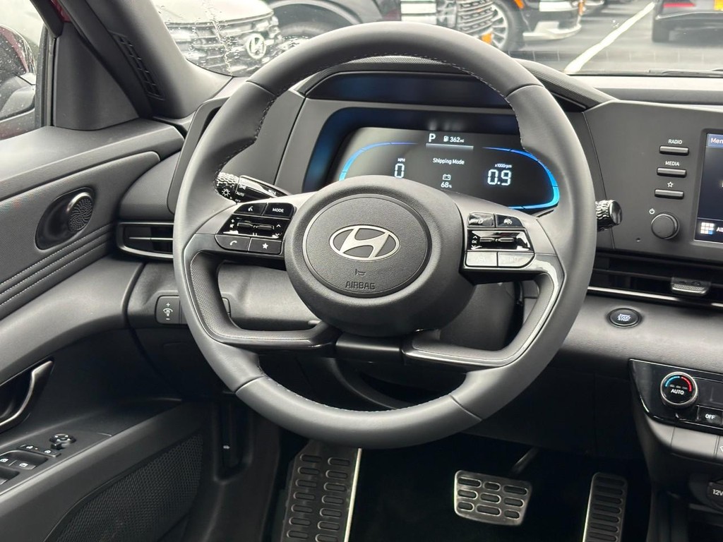 Hyundai Elantra Vehicle Full-screen Gallery Image 07